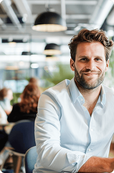 Conseiller administratif souriant